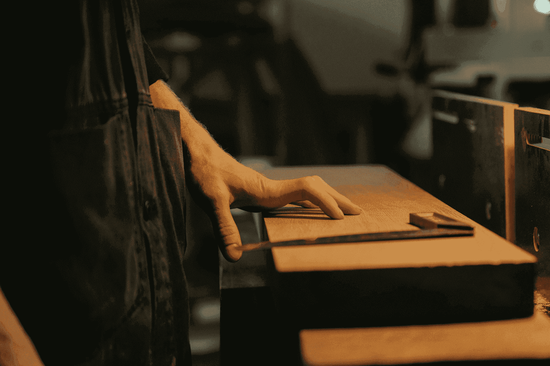 橡木实木地板：自然与时光共铸的经典之选